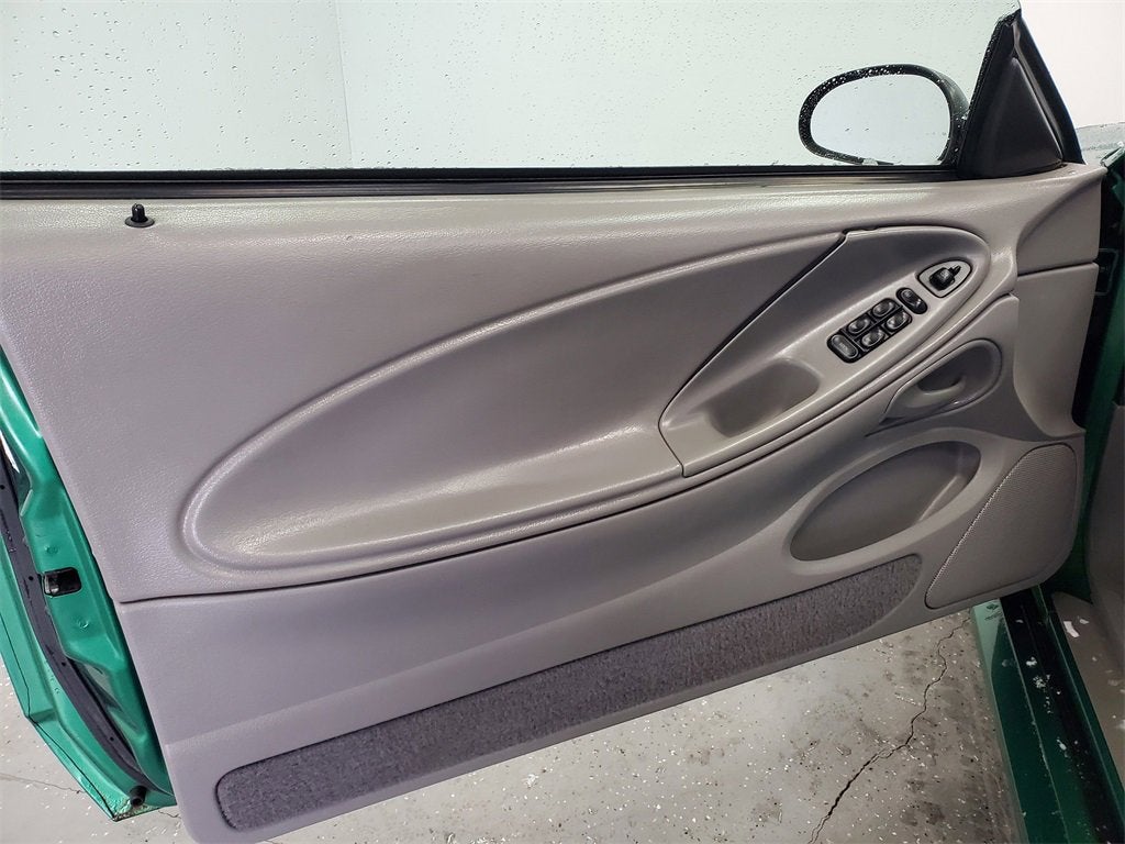 2000 Ford Mustang Base